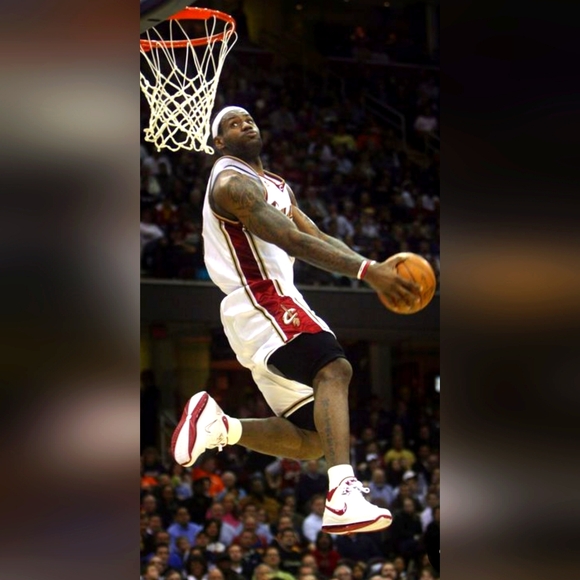 LeBron James Cleveland Cavaliers 2003 Rookie Jersey - Picture 5 of 7